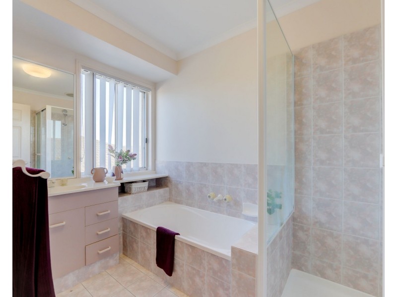 7 Notre Dame Court, Varsity Lakes QLD 4227