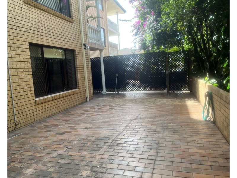 2/6 Genoa Street, Surfers Paradise QLD 4217