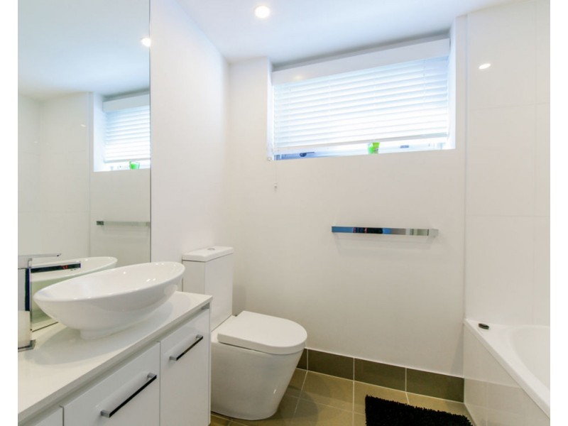 720/19 Imperial Parade, Labrador QLD 4215