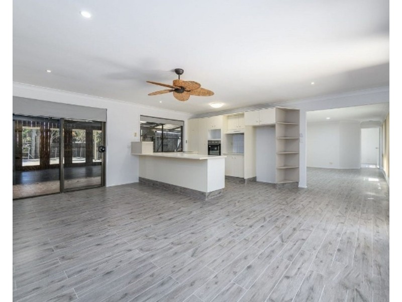 4 Baxter Court, Arundel QLD 4214