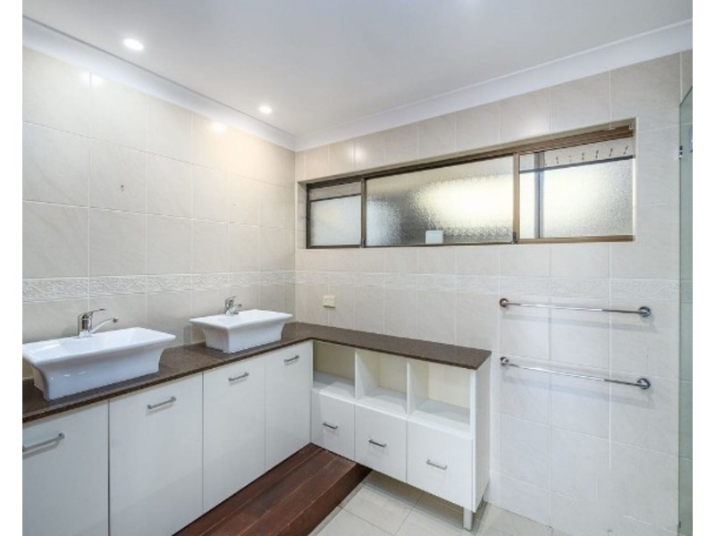4 Baxter Court, Arundel QLD 4214