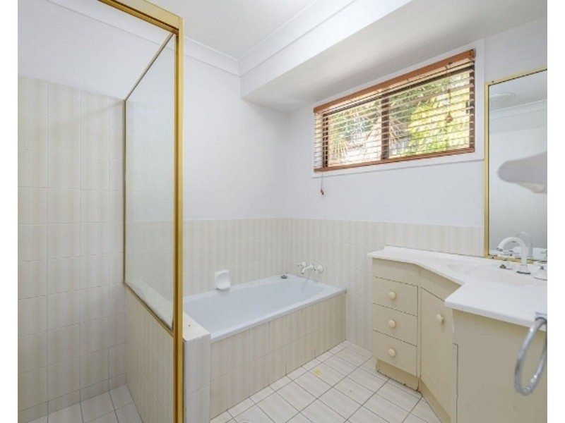 4 Baxter Court, Arundel QLD 4214