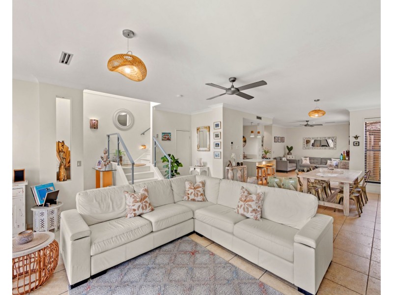 3102 The Boulevard, Carrara QLD 4211