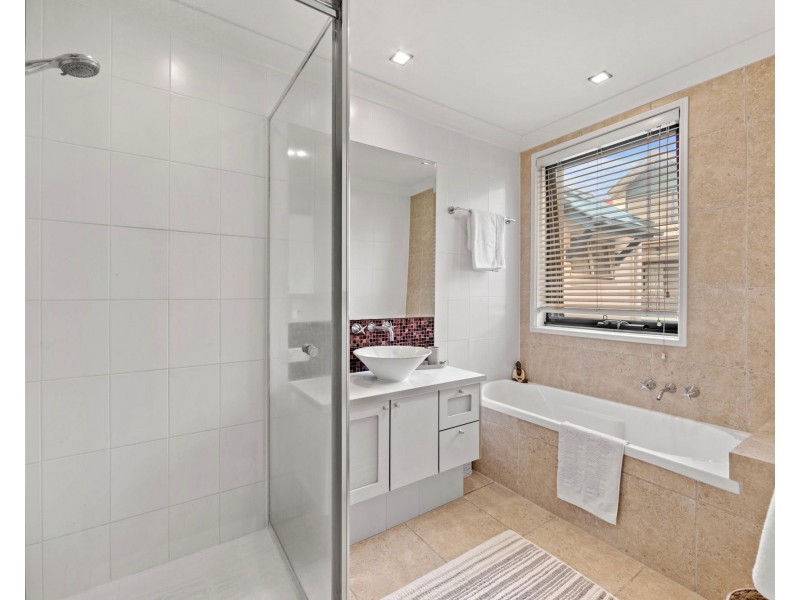 3102 The Boulevard, Carrara QLD 4211