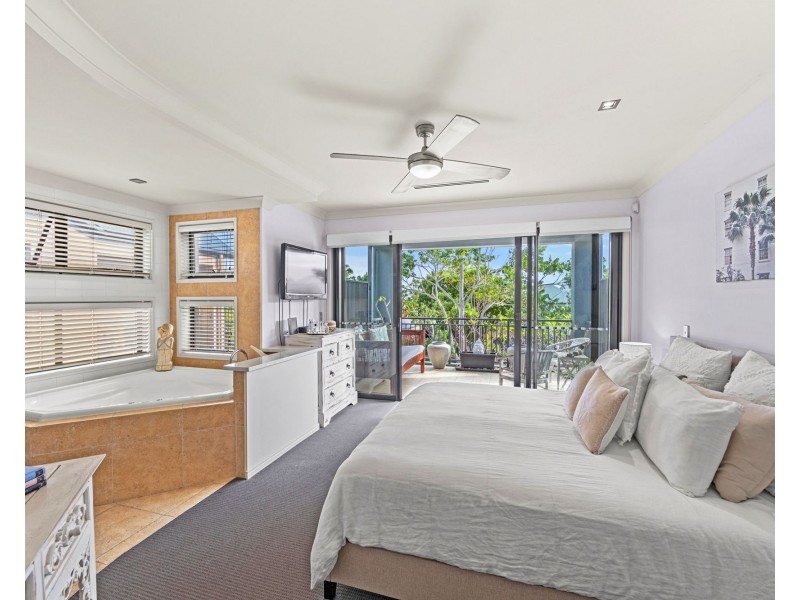 3102 The Boulevard, Carrara QLD 4211