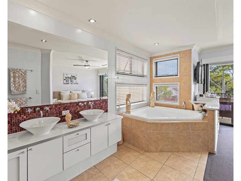 3102 The Boulevard, Carrara QLD 4211