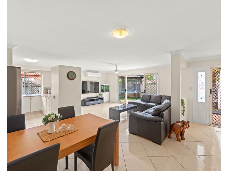 2/157 Whiting Street, Labrador QLD 4215