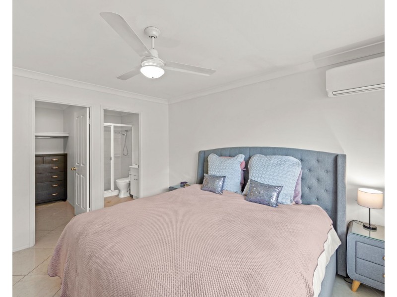 2/157 Whiting Street, Labrador QLD 4215