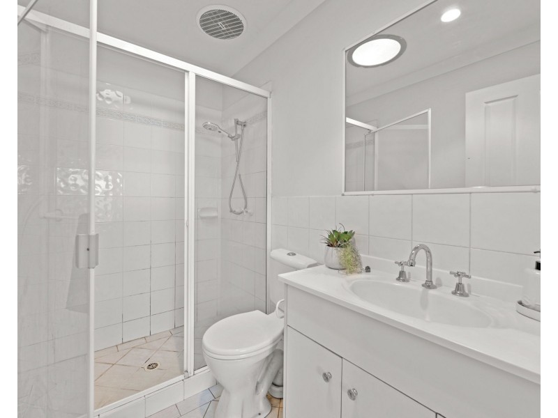 2/157 Whiting Street, Labrador QLD 4215