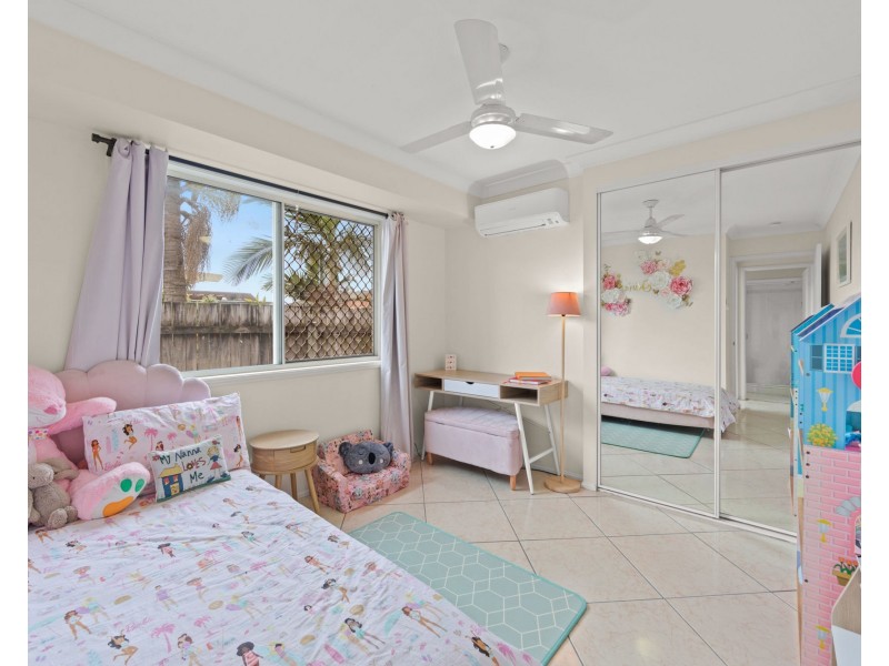 2/157 Whiting Street, Labrador QLD 4215