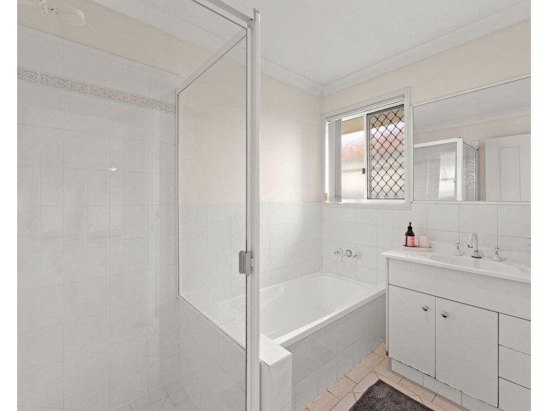 2/157 Whiting Street, Labrador QLD 4215