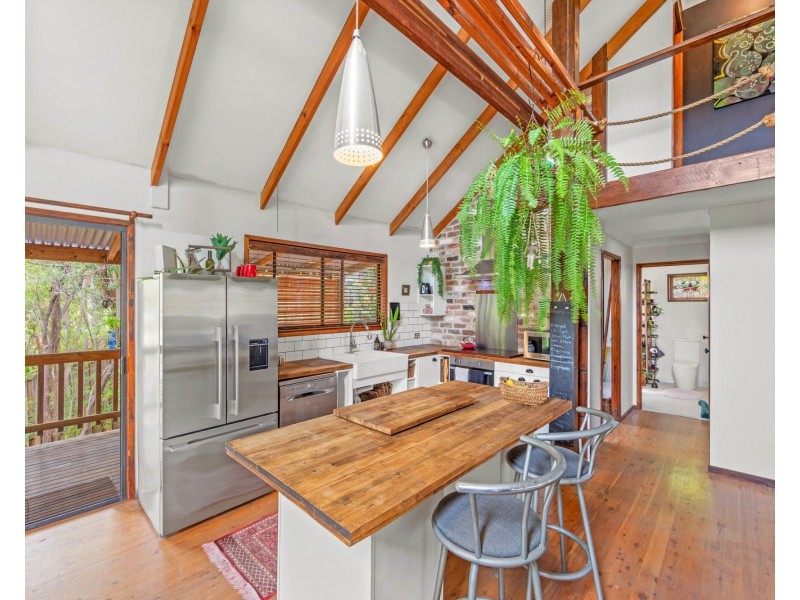 11 Bellona Court, Pacific Pines QLD 4211