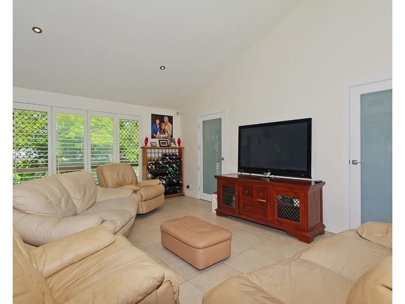 3 Rosemont Avenue, Broadbeach Waters QLD 4218
