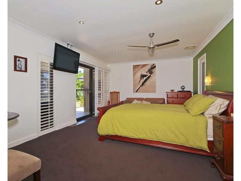 3 Rosemont Avenue, Broadbeach Waters QLD 4218