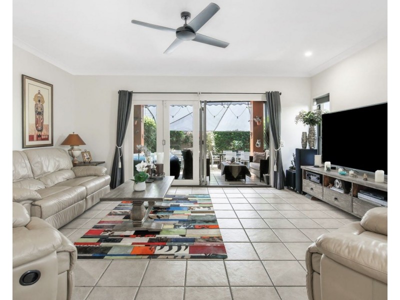 2/281 Bayview Street, Hollywell QLD 4216