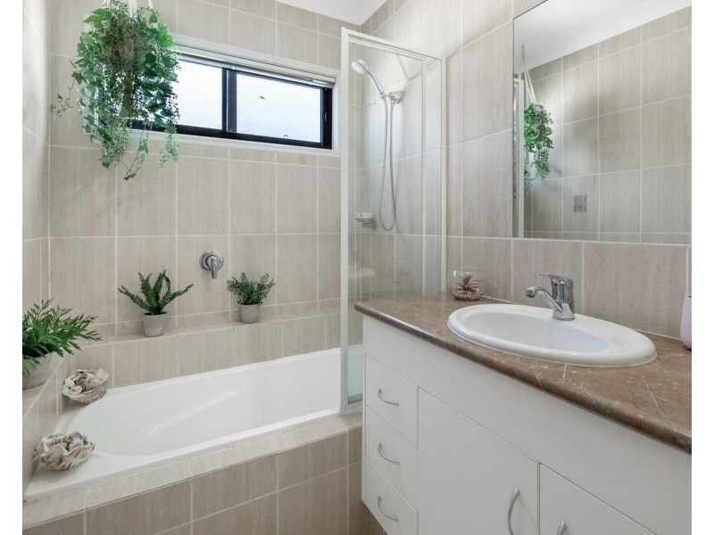 2/281 Bayview Street, Hollywell QLD 4216