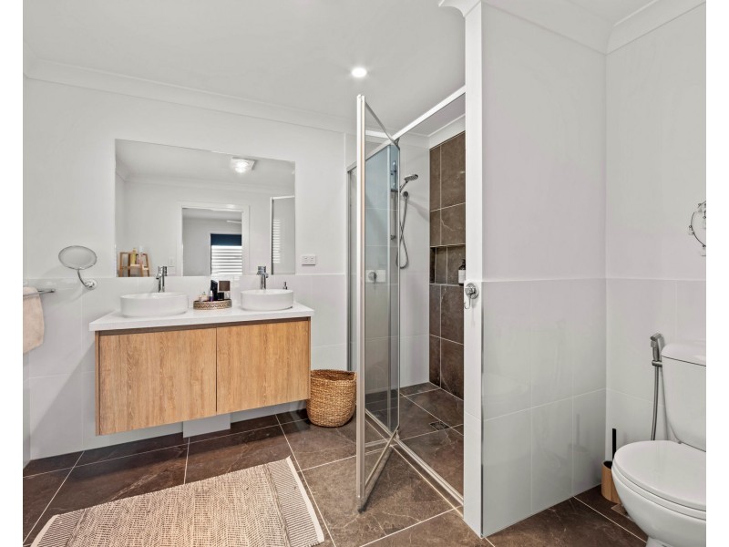 28 Niche Glade Circuit, Maudsland QLD 4210