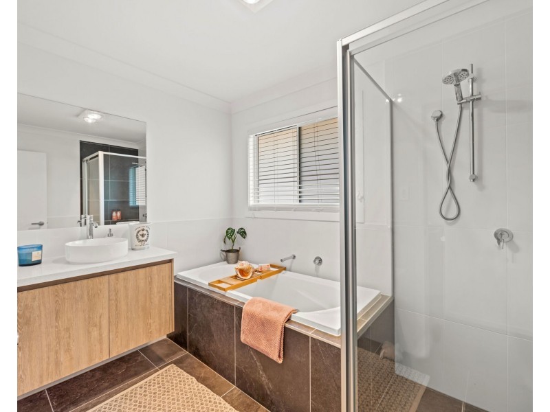 28 Niche Glade Circuit, Maudsland QLD 4210