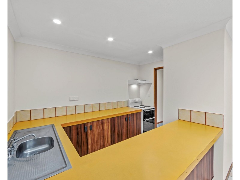 2/203 Central Street, Labrador QLD 4215