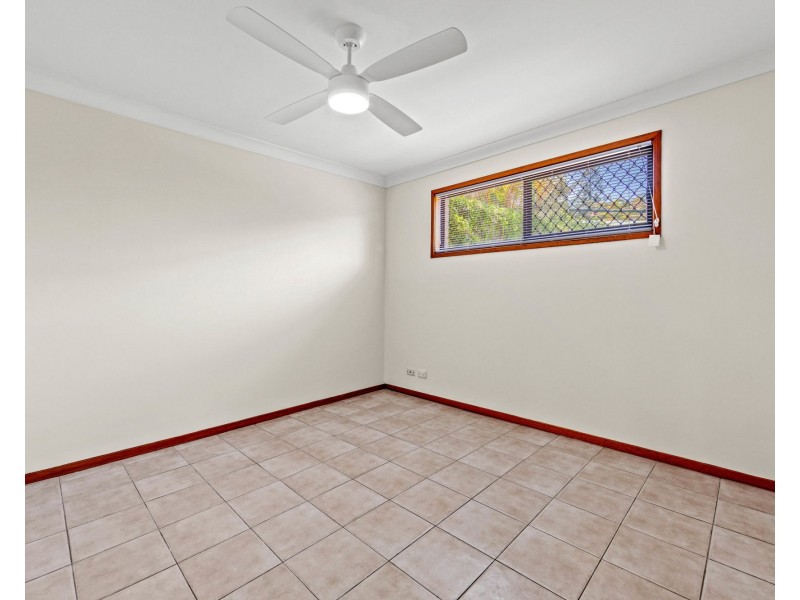 2/203 Central Street, Labrador QLD 4215