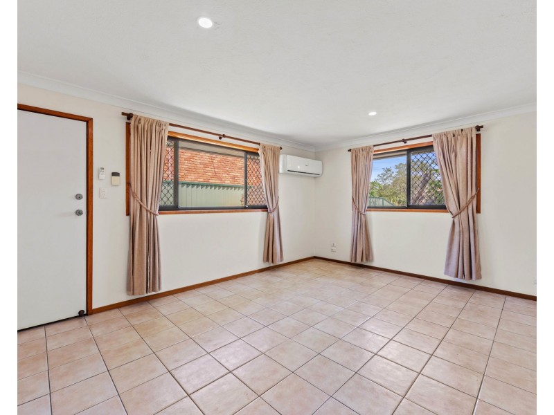 2/203 Central Street, Labrador QLD 4215