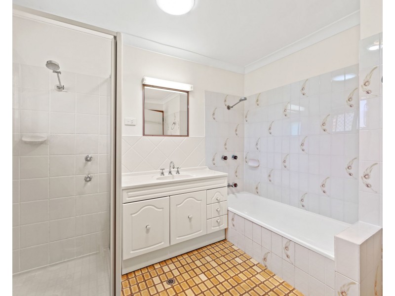 2/203 Central Street, Labrador QLD 4215