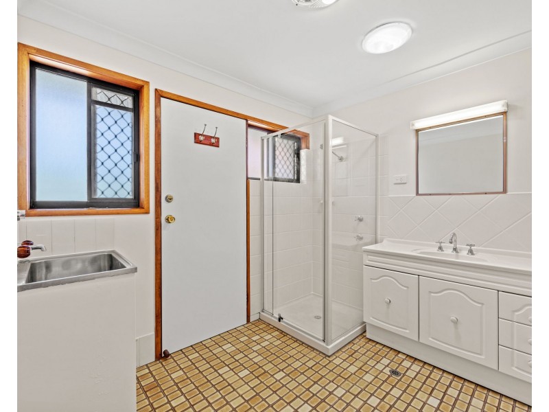 2/203 Central Street, Labrador QLD 4215