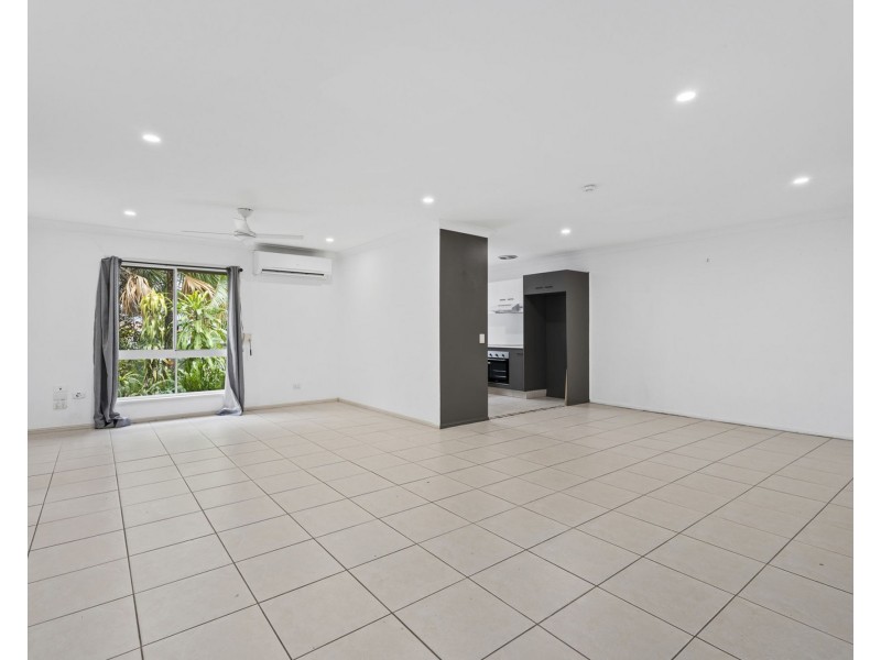 6 Nauru Place, Pacific Pines QLD 4211