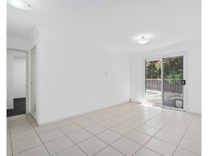 6 Nauru Place, Pacific Pines QLD 4211