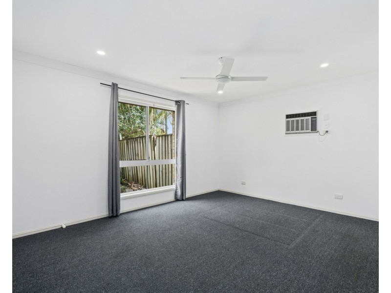 6 Nauru Place, Pacific Pines QLD 4211