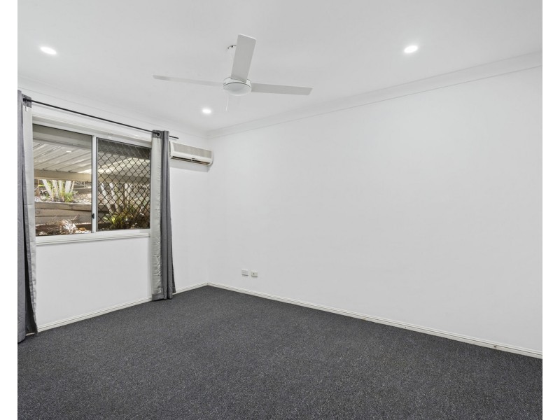 6 Nauru Place, Pacific Pines QLD 4211