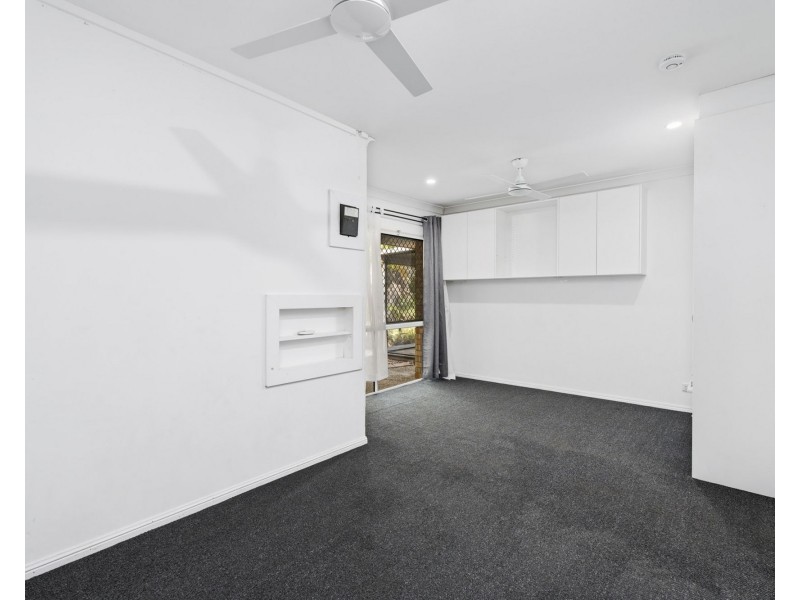 6 Nauru Place, Pacific Pines QLD 4211