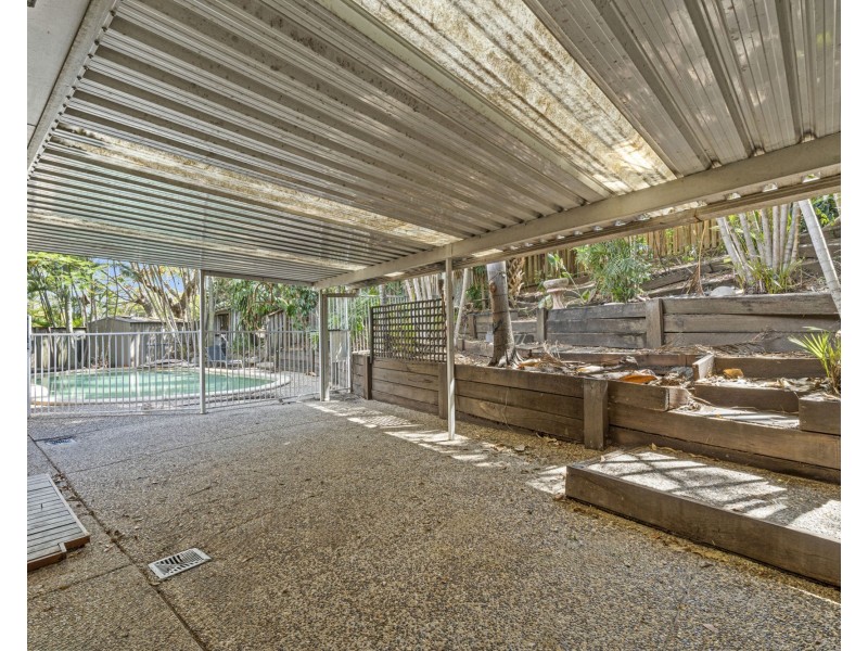 6 Nauru Place, Pacific Pines QLD 4211