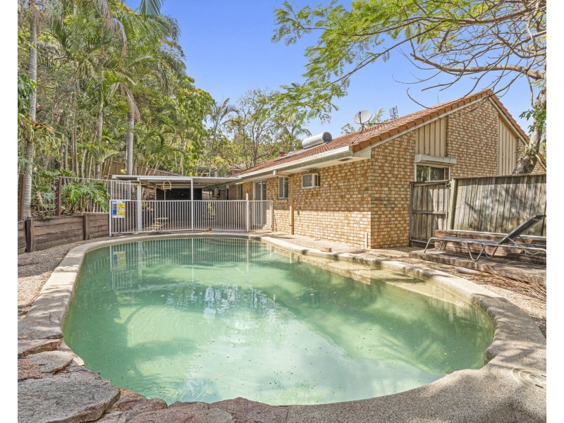 6 Nauru Place, Pacific Pines QLD 4211