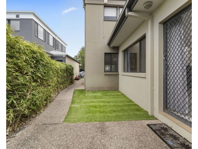 534 Oyster Cove Promenade, Helensvale QLD 4212