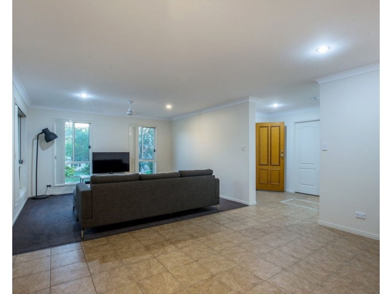 18 Noelene Court, Arundel QLD 4214