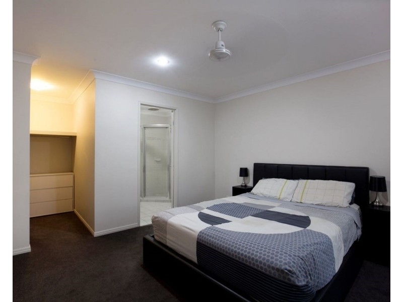 18 Noelene Court, Arundel QLD 4214