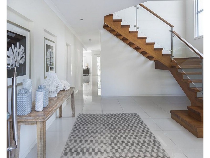 9111 Peter Senior Drive, Hope Island QLD 4212