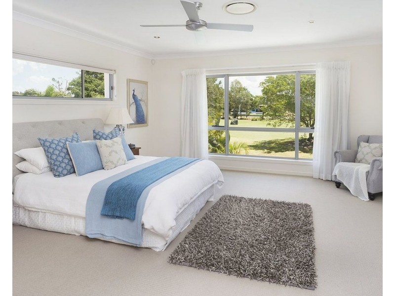 9111 Peter Senior Drive, Hope Island QLD 4212