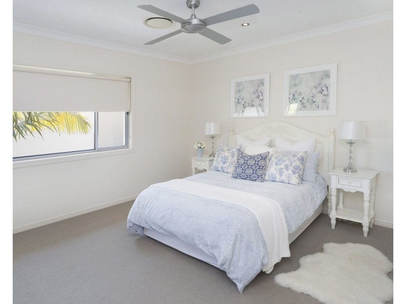9111 Peter Senior Drive, Hope Island QLD 4212