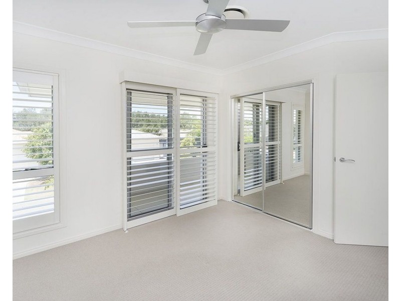 9111 Peter Senior Drive, Hope Island QLD 4212