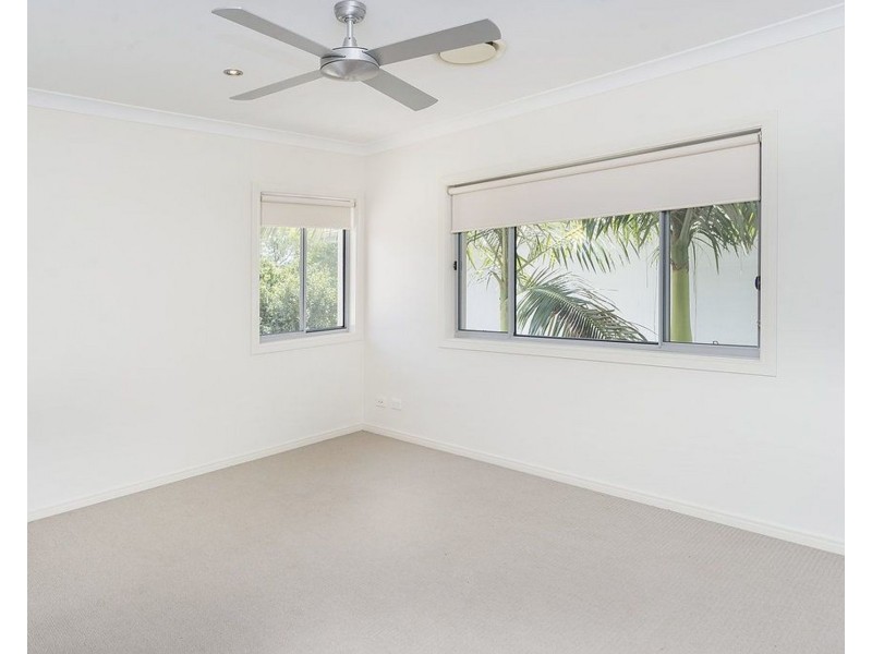 9111 Peter Senior Drive, Hope Island QLD 4212