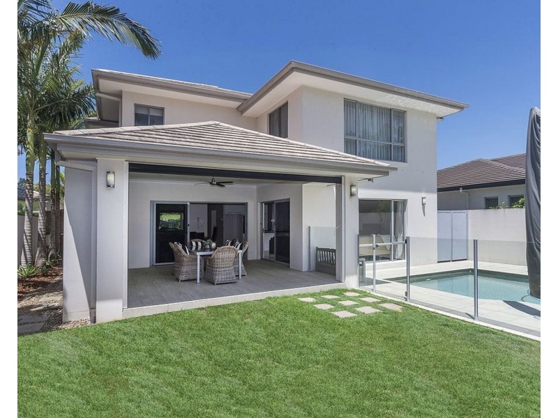9111 Peter Senior Drive, Hope Island QLD 4212