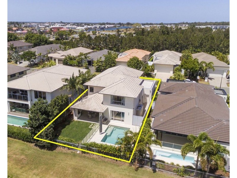 9111 Peter Senior Drive, Hope Island QLD 4212
