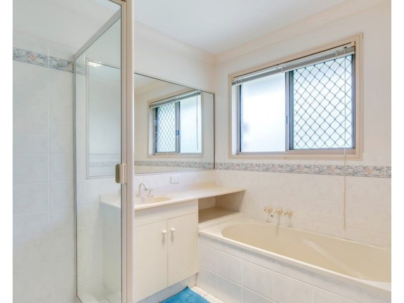 30 Kingaroy Avenue, Helensvale QLD 4212