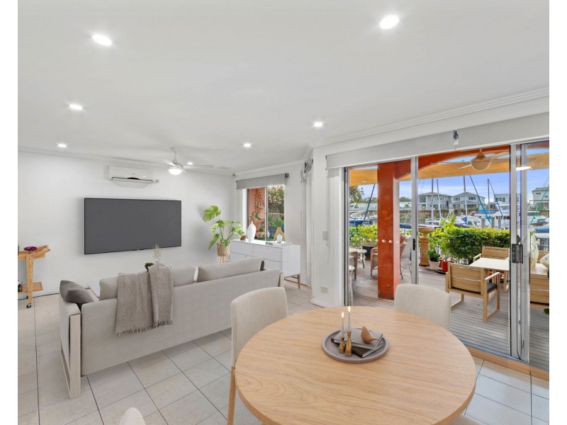 77 John Lund Drive, Hope Island QLD 4212