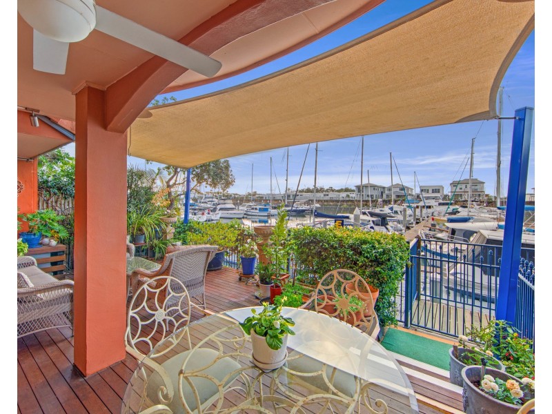 77 John Lund Drive, Hope Island QLD 4212