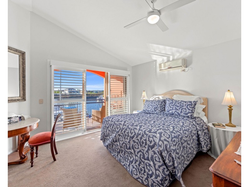77 John Lund Drive, Hope Island QLD 4212