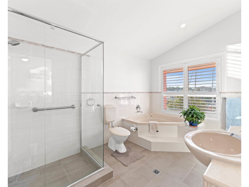 77 John Lund Drive, Hope Island QLD 4212