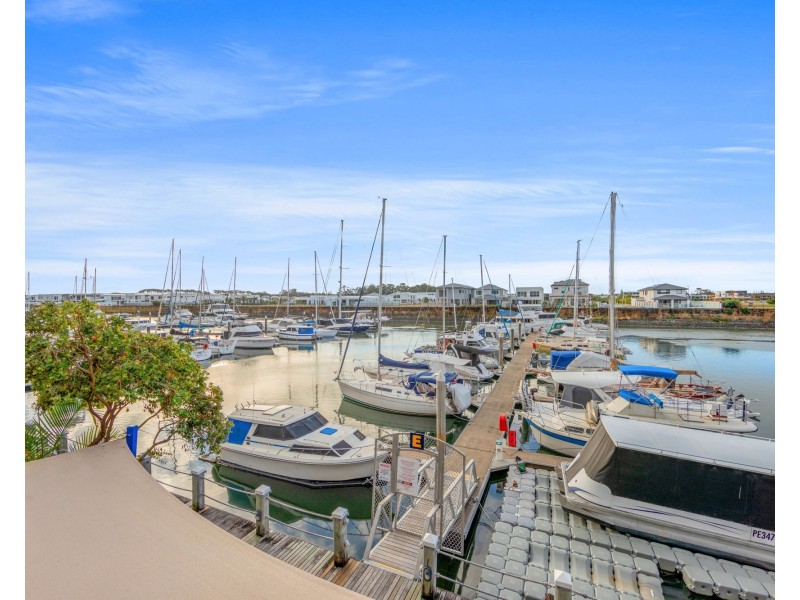 77 John Lund Drive, Hope Island QLD 4212